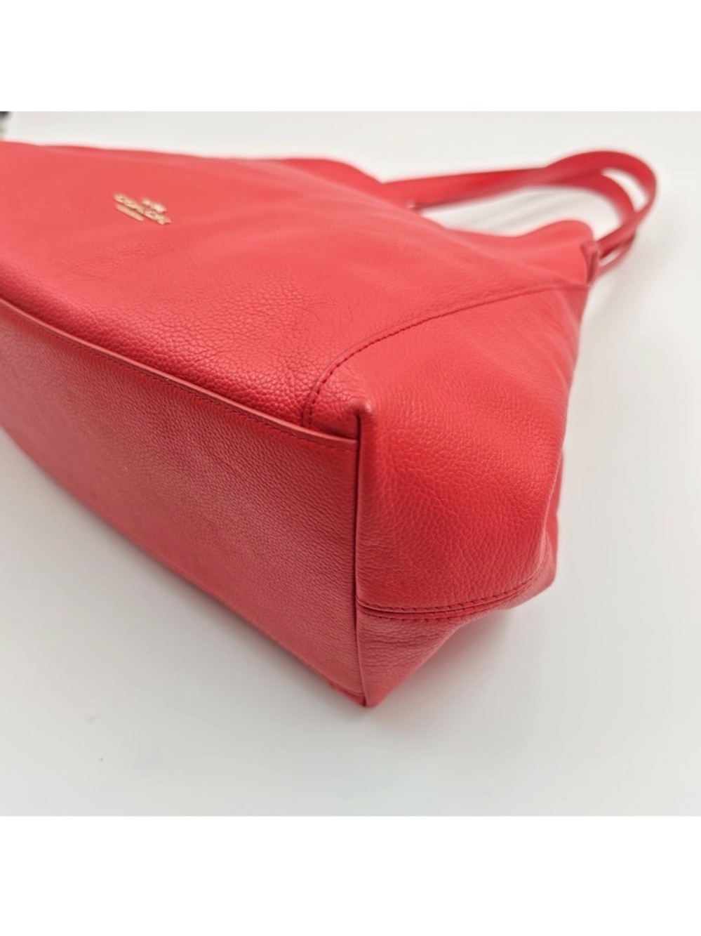 Coach Red Leather Shoulder Bag with Gold Logo - Picture 14 of 15